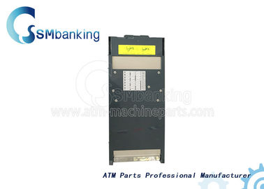 Berufs-ATM-Maschine zerteilt Kassette Fujitsus F610 mit dem Verschluss G610, der Kassette aufbereitet